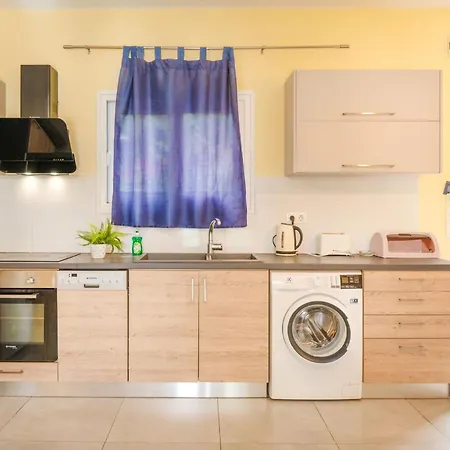 Kambos Saint Stephanos Vila *